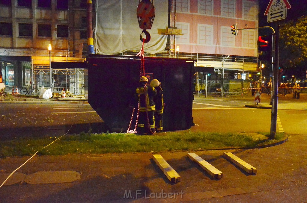 Buergersteig abgesackt Koeln Mitte Pipinenstr P115.JPG - Miklos Laubert